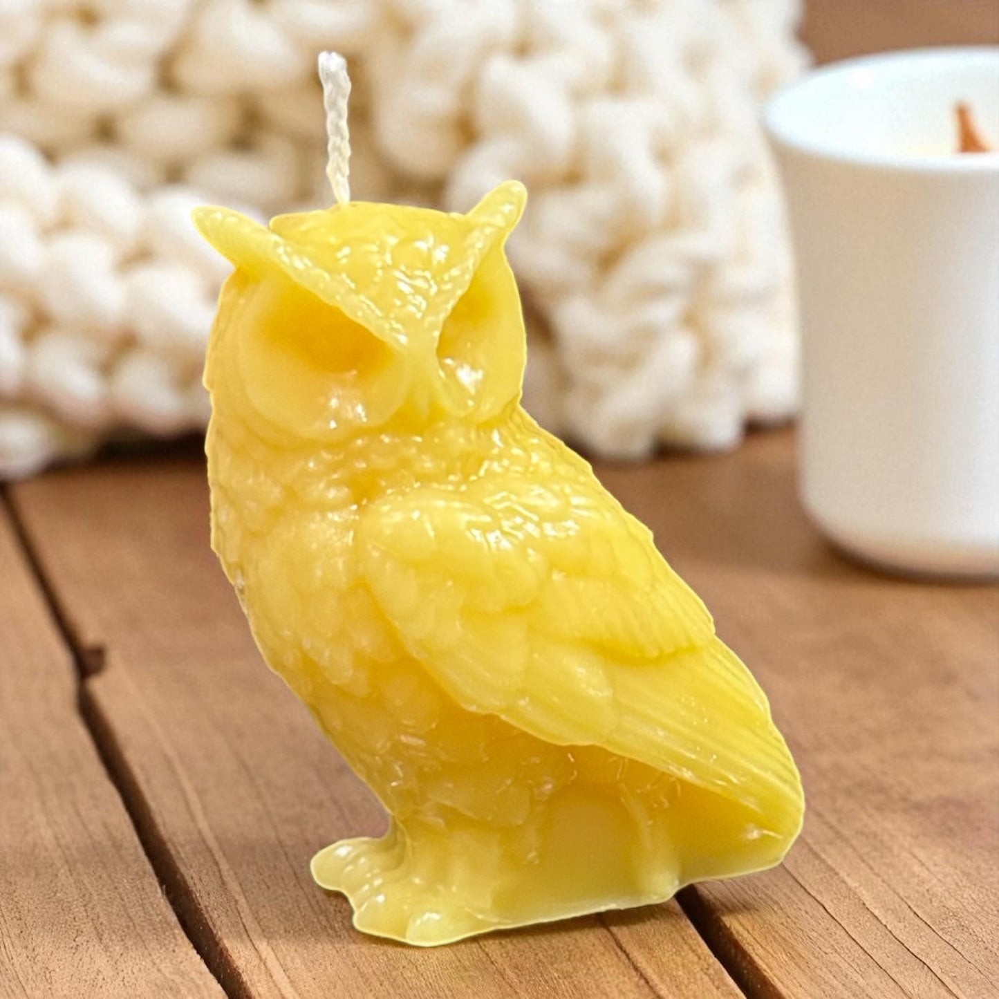 Eule seitlich sitzend als Bienenwachskerze