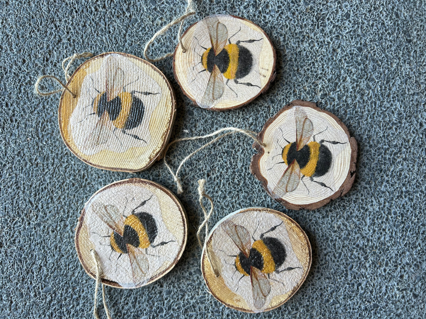 Astscheiben - Anhänger mit Bienen oder Küken