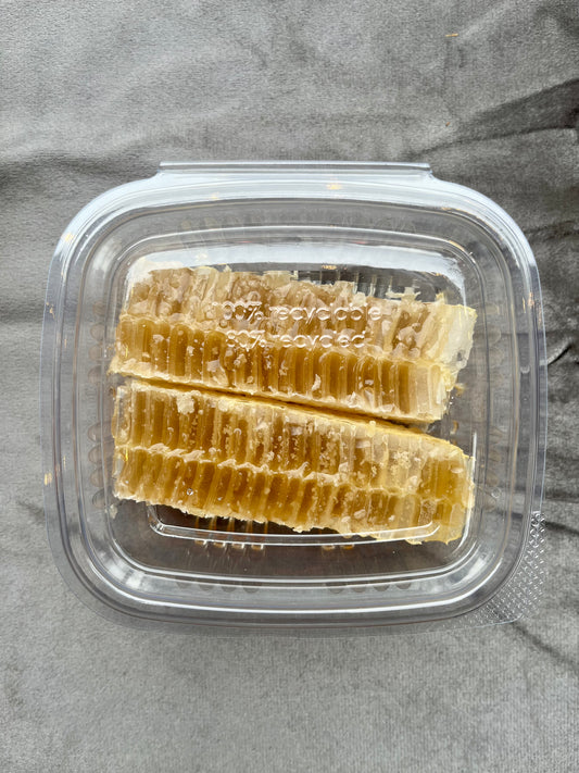 Honigwabe-Wabenhonig_natur_Brotaufstrich_Honig_regional_siebnegebirge_westerwald_Imkerei-KALEO-siebengold_handgemacht_handmade_deutschland_fruehtracht