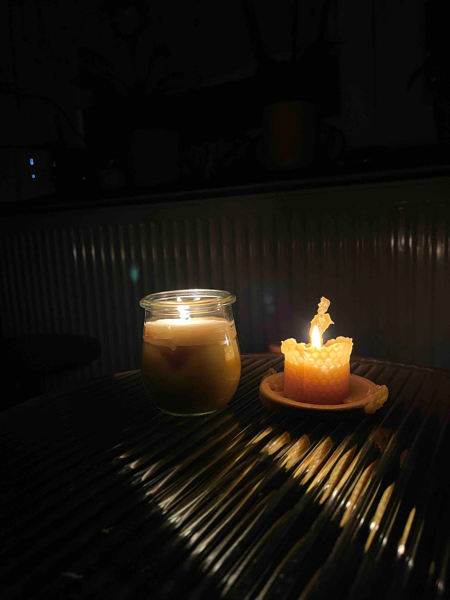 brennende_kerzen_siebengebirge_Bienenwachskerzen_natur_9_10_19_20_cm_gelb__stabkerze_stumopenkerze_treppenkerzee_wabenwachs_Imkerei-KALEO-siebengold_handgemacht_handmade_selbstgemacht