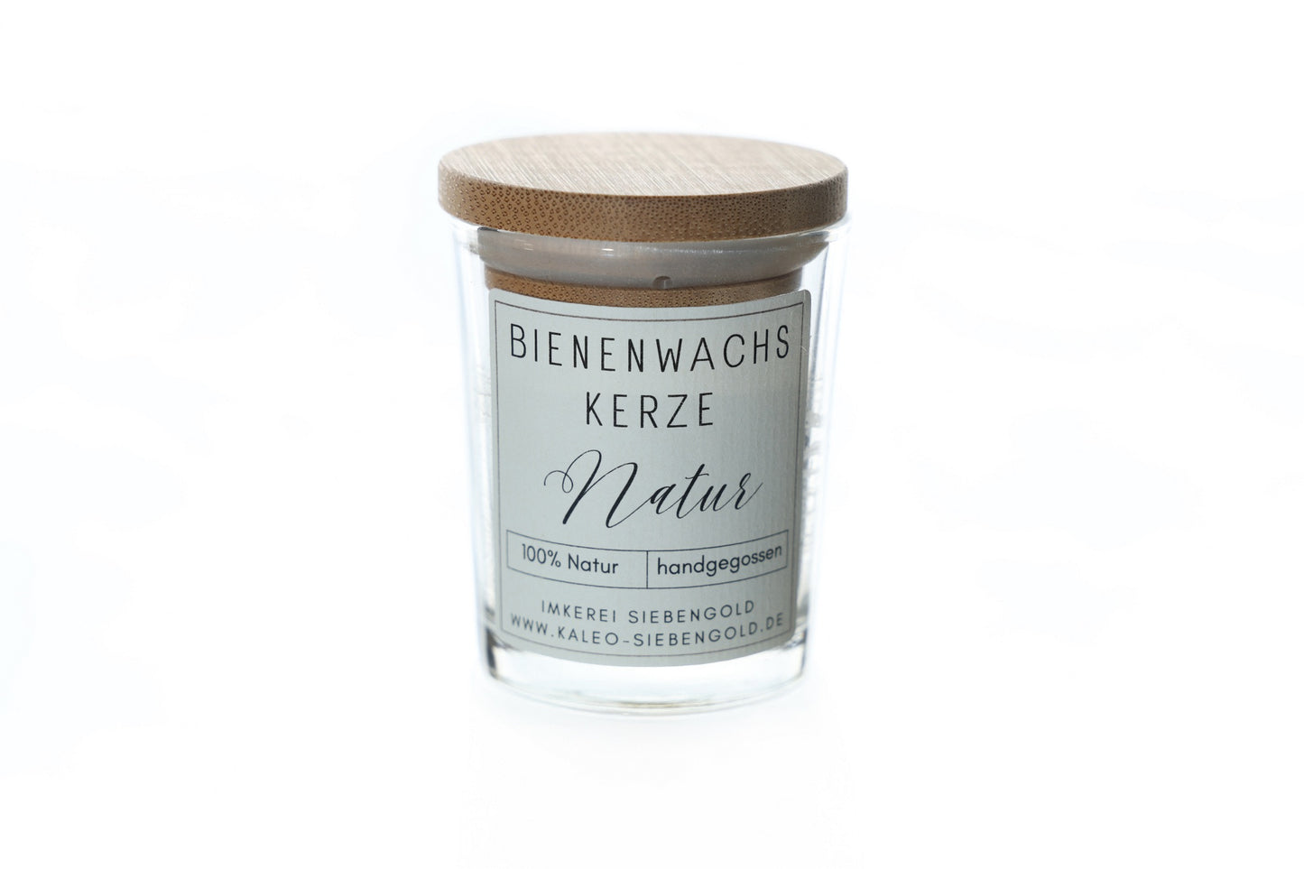 windlicht_kerze_im_glas_echter_bienenwachs_bambusdeckel_holzdeckel_6_7cm_vorne_siebengebirge_Bienenwachskerzen_natur_natuerlichnachhaltiggelb_Imkerei-KALEO-siebengold_gegossen_handmadeselbstgema