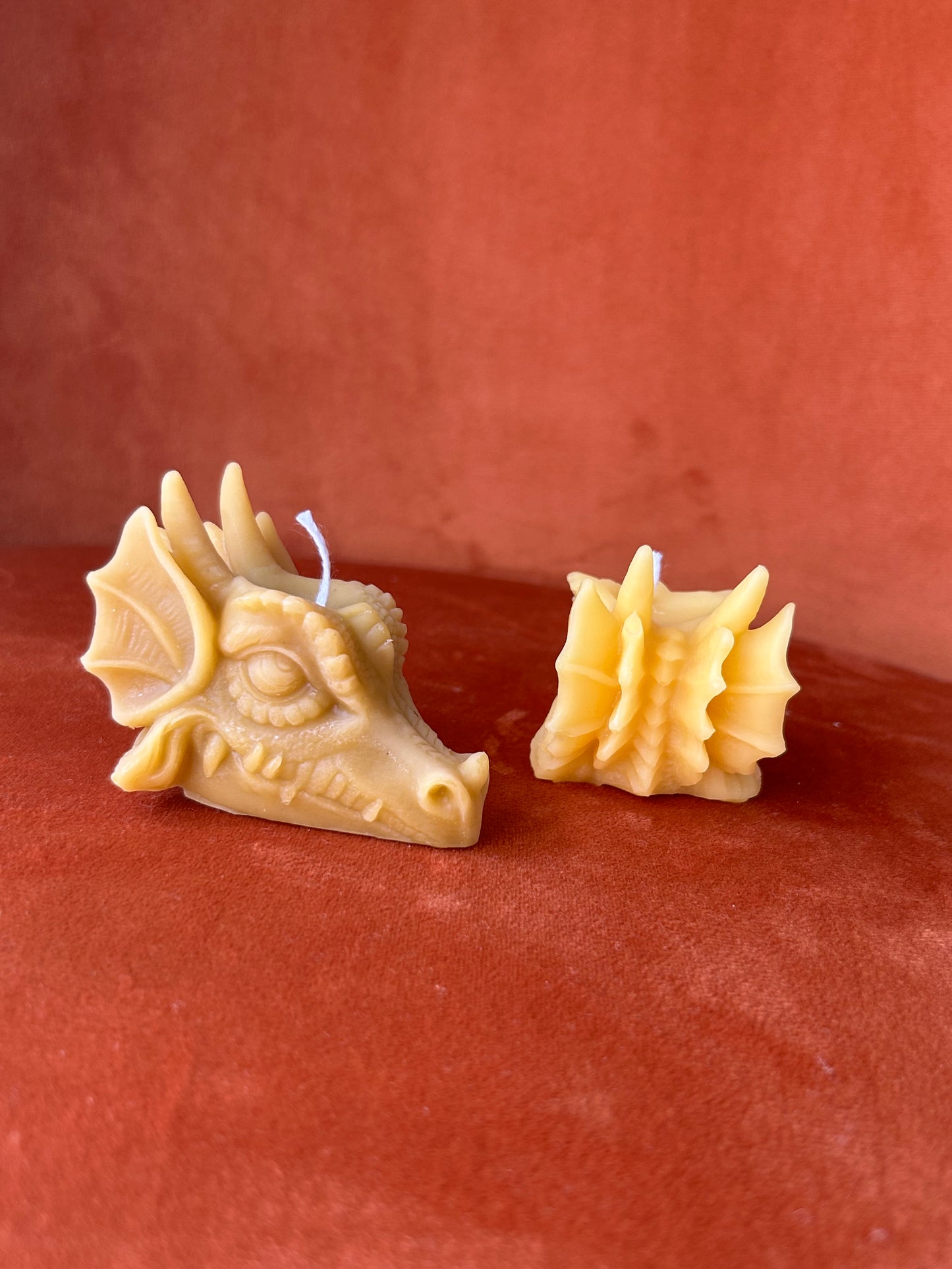 Drachenkopf als Bienenwachskerze