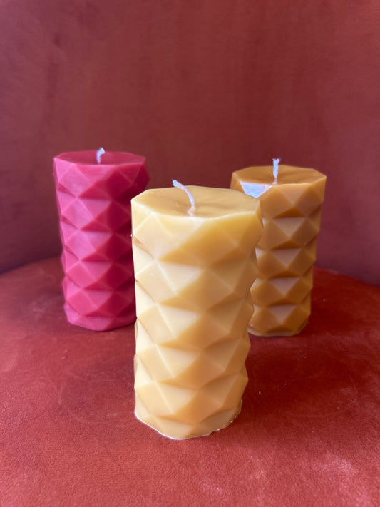 Große moderne geometrische Kerze aus Bienenwachs