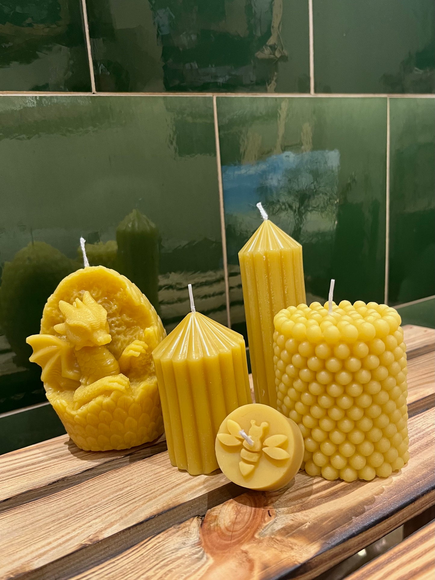 Teelicht mit Biene aus Bienenwachs