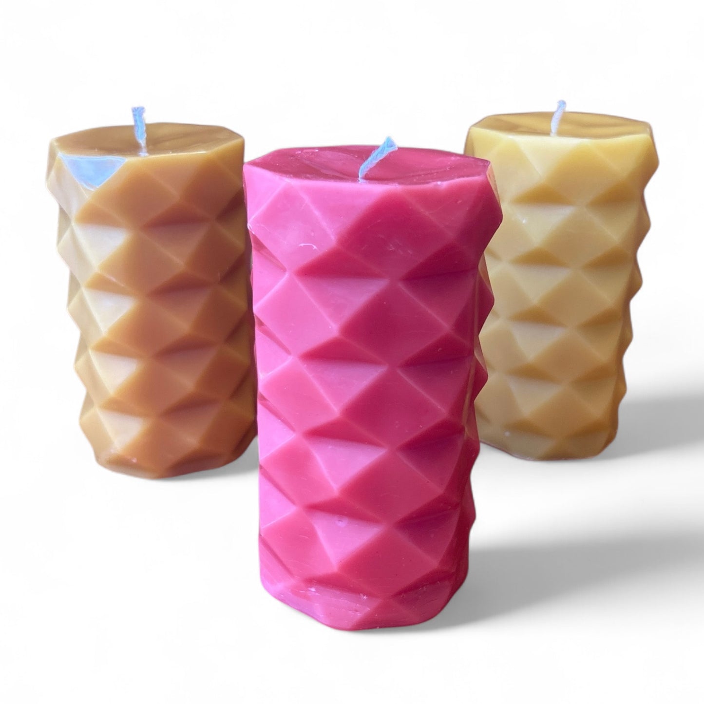 Große moderne geometrische Kerze aus Bienenwachs