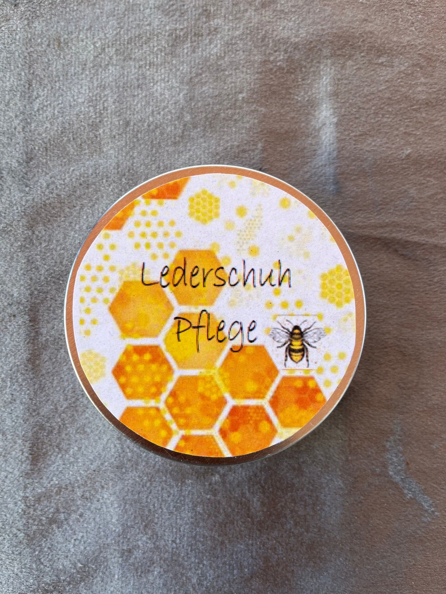 Schuh- und Lederpflege mit Bienenwachs