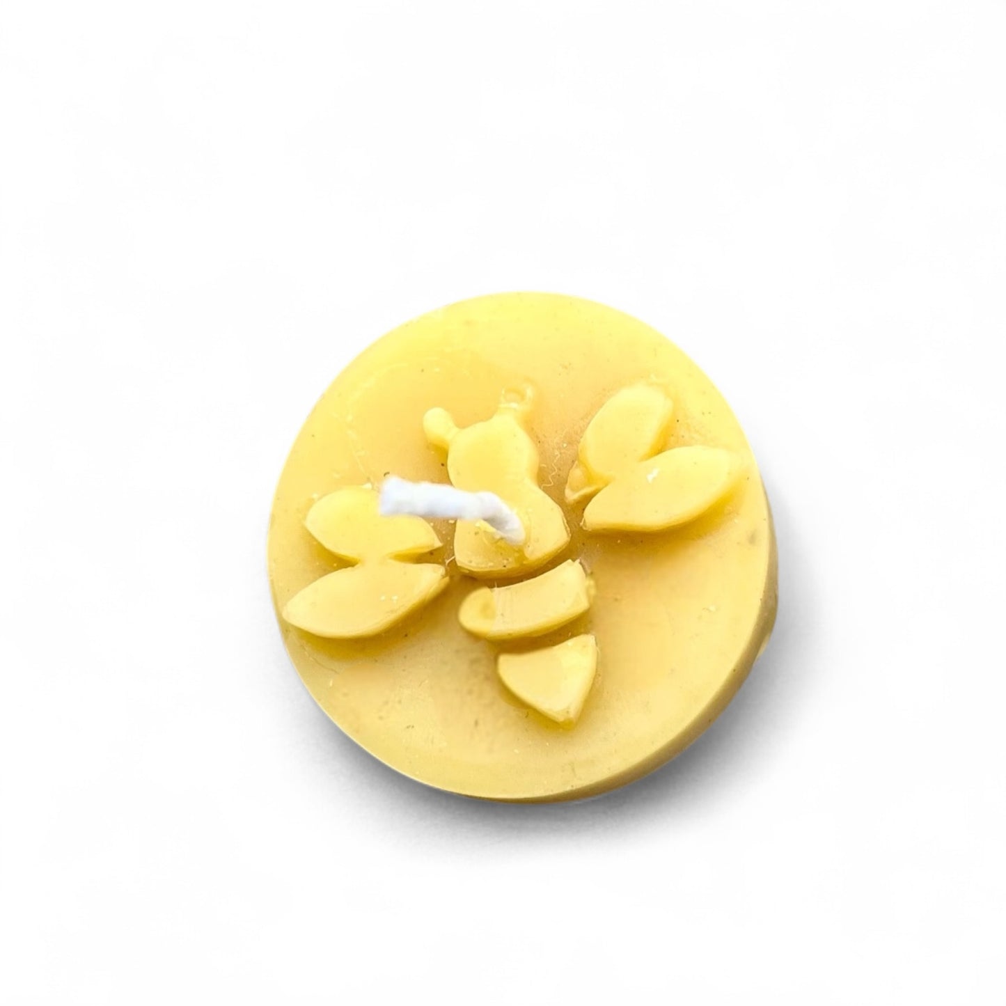 Teelicht mit Biene aus Bienenwachs