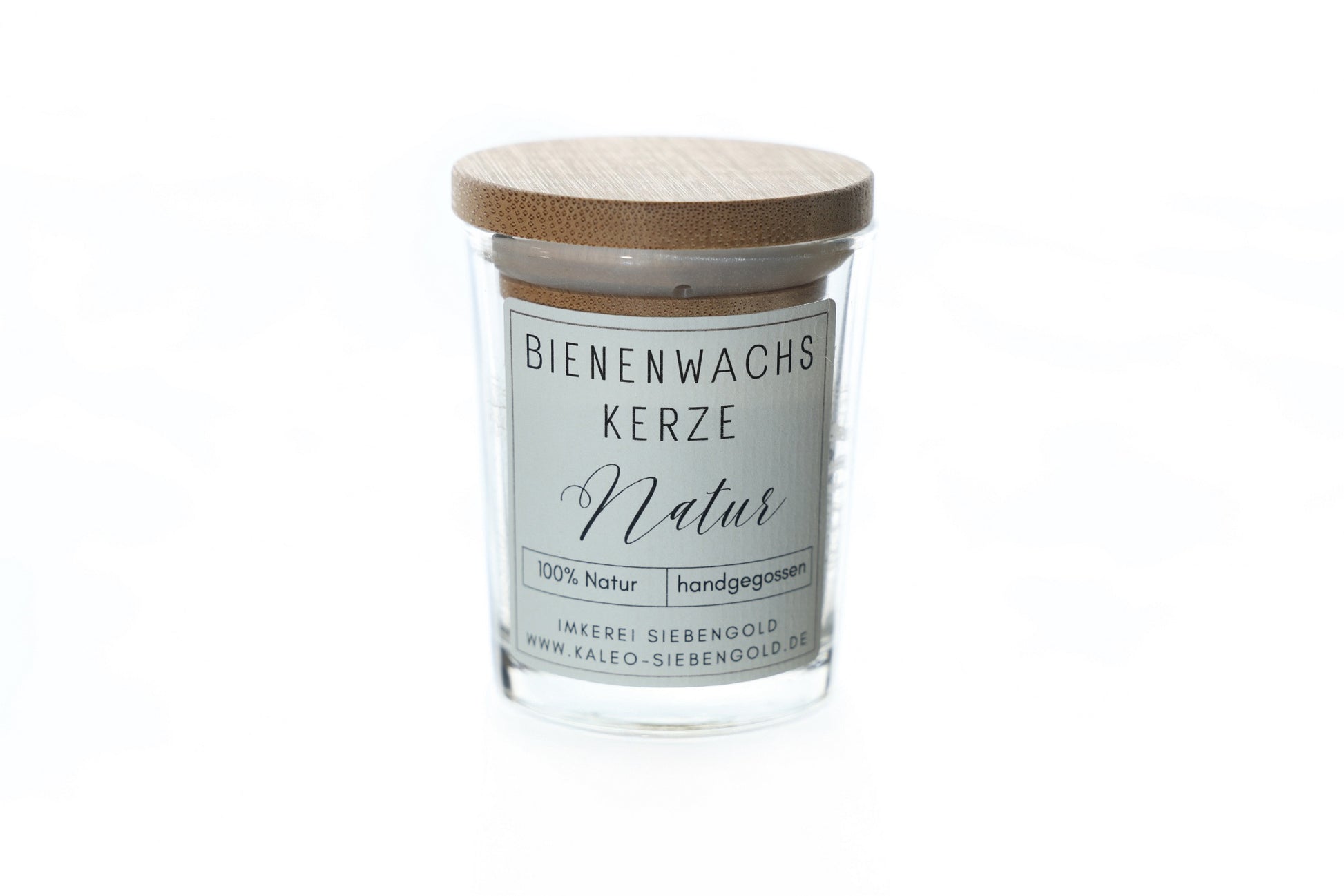 windlicht_kerze_im_glas_echter_bienenwachs_bambusdeckel_holzdeckel_6_7cm_vorne_siebengebirge_Bienenwachskerzen_natur_natuerlichnachhaltiggelb_Imkerei-KALEO-siebengold_gegossen_handmadeselbstgema